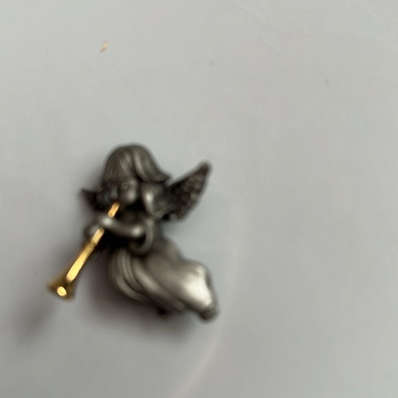 Vintage Angel pewter brooch - Picture 5 of 5